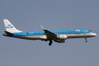 PH-EZF @ EDDF - short final RW07R - by Friedrich Becker