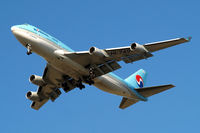HL7493 @ EGLL - Boeing 747-4B5 [26398] (Korean Air) Home~G 08/09/2009. Seen arriving 27R 3 miles out.