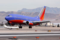N525SW @ LAS - Southwest Airlines N525SW (FLT SWA5357) from San Francisco Int'l (KSFO) landing RWY 25L, with a nice Global Express waiting to depart RWY 25R.
