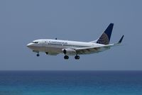 N16732 @ TNCM - N16732 Continental landing at TNCM on water. lol