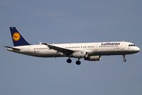 D-AIST @ EDDF - short final RW07R - by Friedrich Becker