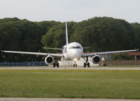 LV-BSJ @ SABE - Entering RWY 31.