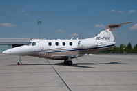 OE-FKK @ LOWW - beech 390