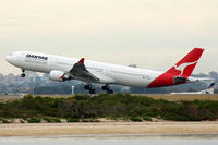 VH-QPD @ YSSY - At Sydney - by Micha Lueck