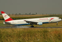 OE-LAT @ VIE - Austrian Airlines - by Joker767