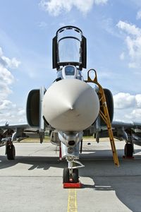 38 64 @ ETNL - waiting for the crew - by Friedrich Becker