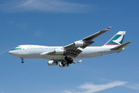 B-HUQ @ YVR - Landing at YVR