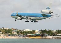 PH-KCK @ TNCM - KLM PH-KCK over the tresh hold at TNCM runway 10 - by Daniel Jef