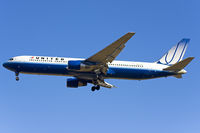 N662UA @ EBBR - US Heavy, direct from Chicago O'Hare,  diving to rwy 25R. - by Philippe Bleus