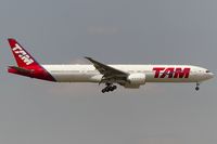 PT-MUA @ EDDF - short final RW07L - by Friedrich Becker