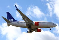 LN-TUM @ EGLL - SAS Braathens - by Chris Hall