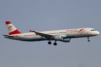 OE-LBA @ EDDF - on final RW07R - by Friedrich Becker