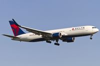 N1610D @ EDDF - on final RW07R