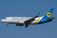 UR-GAU @ LOWW - Ukraine International Airlines