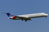 OY-KHM @ EDDF - on final RW07R - by Friedrich Becker