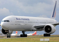 F-GSQU @ CDG - . - by Roland Aigner