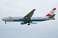 OE-LAT @ LOWW - Aua - by Jan Ittensammer