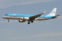 PH-EZF @ EBBR - Arrival of flight KL1723 to RWY 25L