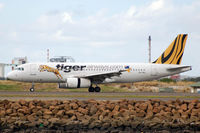 VH-VNJ @ YSSY - At Sydney - by Micha Lueck