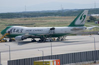B-2439 @ LOWW - DSLR-A230 (55-200 mm); www.haj-spotter.de.tf