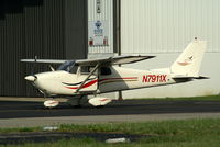 N7911X @ I19 - 1961 Cessna 172B