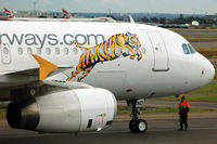 VH-VND @ YSSY - At Sydney - by Micha Lueck
