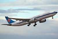 B-6501 @ YSSY - At Sydney - by Micha Lueck