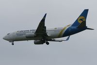 UR-GAQ @ LOWW - Ukraine International - by FRANZ61