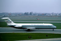 PH-DNM @ EHAM - short lived interim colorscheme used in the early seventies. From the G.Bouma collection