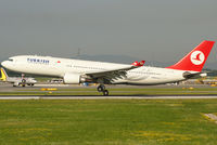 TC-JNE @ VIE - Turkish Airlines