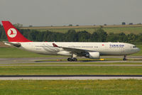 TC-JNE @ VIE - Turkish Airlines