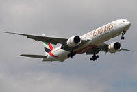 A6-ECJ @ VIE - EMIRATES - by Chris Jilli