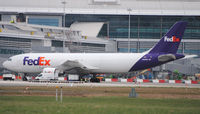 N727FD @ EIDW - FedEx on stand - by Robert Kearney