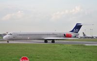 LN-RLF @ EIDW - SAS lining up on r/w 28 - by Robert Kearney