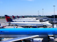 N854NW @ EHAM - Delta Airlines - by Chris Hall