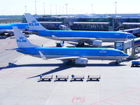 PH-BXL @ EHAM - KLM Royal Dutch Airlines - by Chris Hall