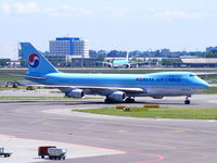 HL7601 @ EHAM - Korean Air - by Chris Hall