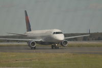 N615CZ @ KBIL - Embraer 170