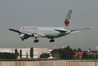C-FOCA @ EBBR - Flight AC832 is descending to RWY 25L