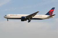 N196DN @ EBBR - Arrival of flight DL140 to RWY 25L