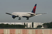 N196DN @ EBBR - Flight DL140 is descending to RWY 25L