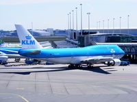 PH-BFW @ EHAM - KLM Royal Dutch Airlines - by Chris Hall