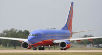 N445WN @ KAUS - SWA B737 lines up on 17L. - by Darryl Roach