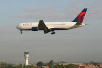 N394DL @ EBBR - Flight DL124 is descending to RWY 25L