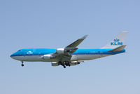 PH-BFO @ YYZ - Landing at YYZ