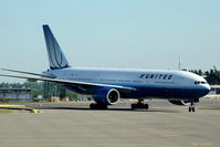 N772UA @ EHAM - United Airlines - by Chris Hall
