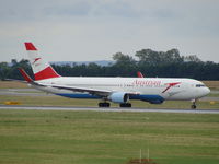 OE-LAY @ LOWW - Just landed - by Markus Supper