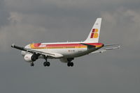 EC-HDO @ EBBR - Flight IB3206 is descending to RWY 25L