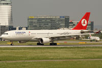 TC-JNG @ VIE - Turkish Airlines