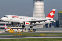 HB-IJF @ VIE - Swiss